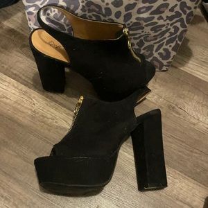 Qupid Black chunky heel, size 7 1/2.No rips or tears,great condition!